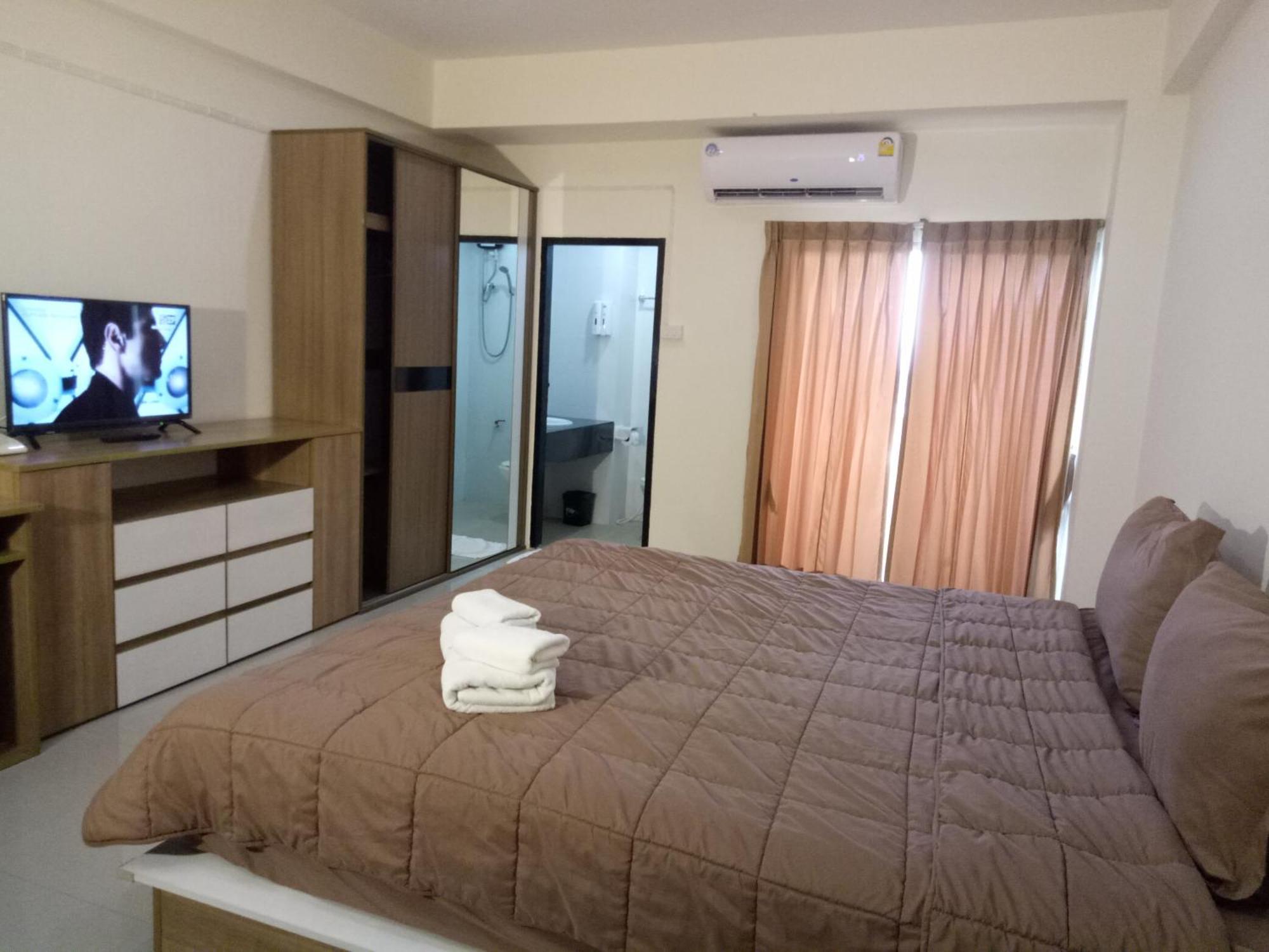 Komol Residence Бангкок Экстерьер фото