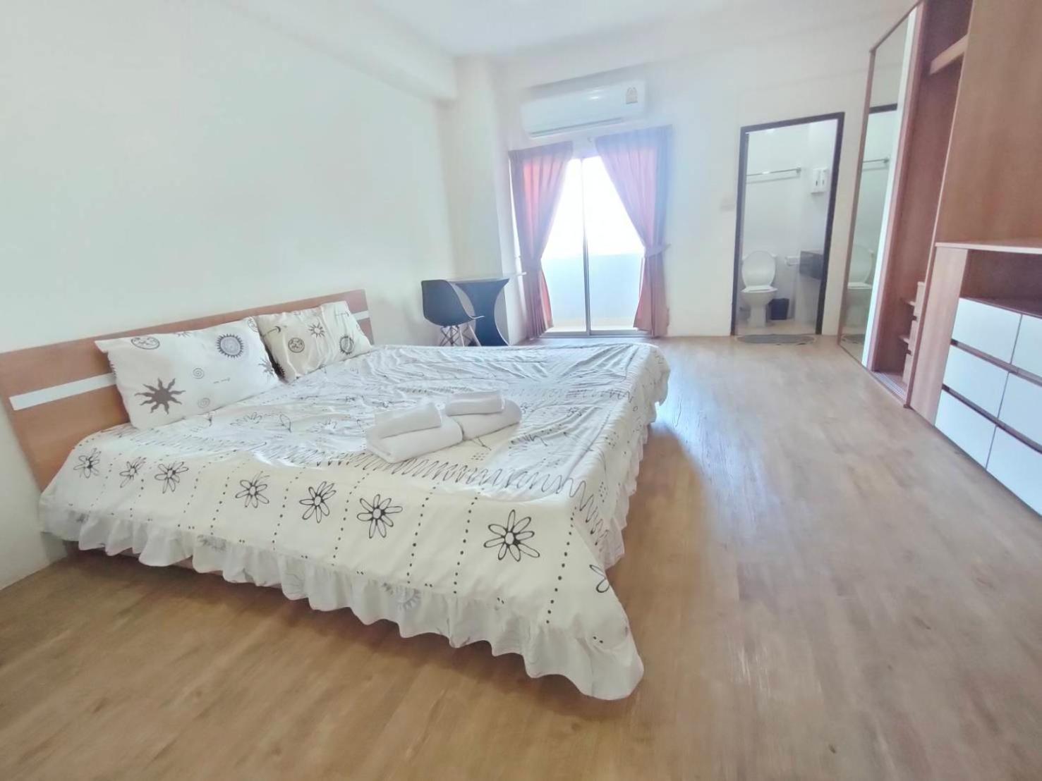 Komol Residence Бангкок Экстерьер фото
